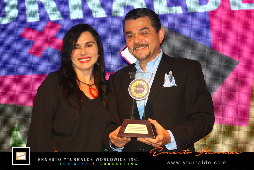 Reconocimiento a la experiencia profesional de Ernesto Yturralde en procesos de coaching vivencial
