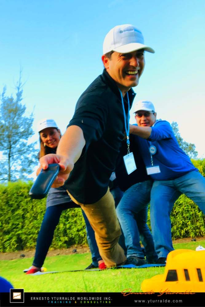 Actividad vivencial de Team Building corporativo orientada a desempeño, alineación y sinergia del equipo